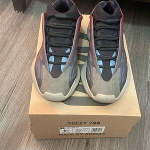Adidas Yeezy 700